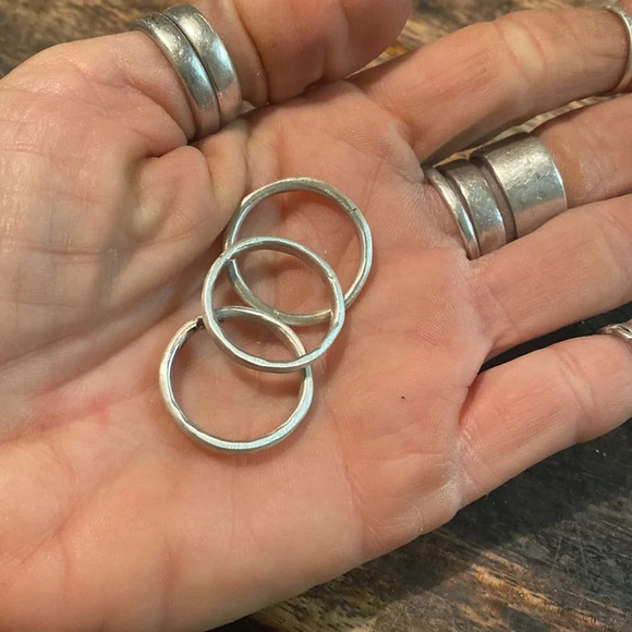 Special order only!! Stack of 3 rustic sterling silver bands / rings - Picture 4 of 14